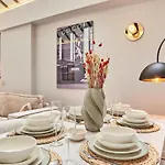 Superb Air-conditioned Flat On The Champs Elysees 파리