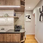 Superb Air-conditioned Flat On The Champs Elysees