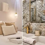 Superb Air-conditioned Flat On The Champs Elysees