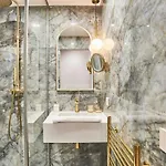 Superb Air-conditioned Flat On The Champs Elysees 아파트 파리