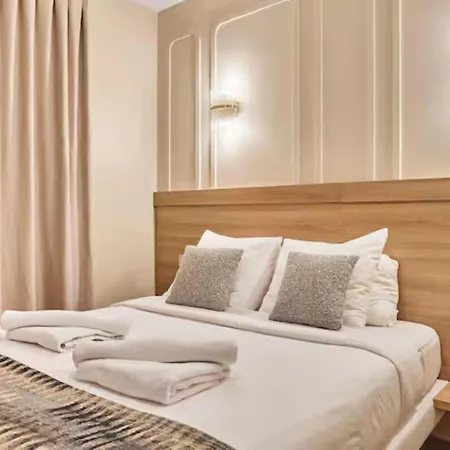 Superb Air-conditioned Flat On The Champs Elysees * Parijs