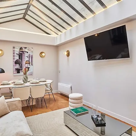 Superb Air-conditioned Flat On The Champs Elysees