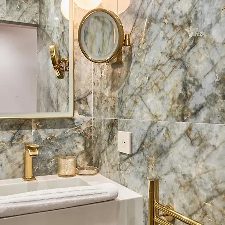 Superb Air-conditioned Flat On The Champs Elysees *