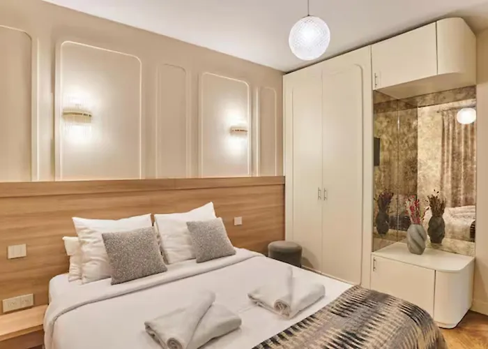 Superb Air-conditioned Flat On The Champs Elysees Appartement
