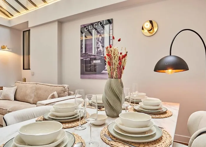 Superb Air-conditioned Flat On The Champs Elysees Paris
