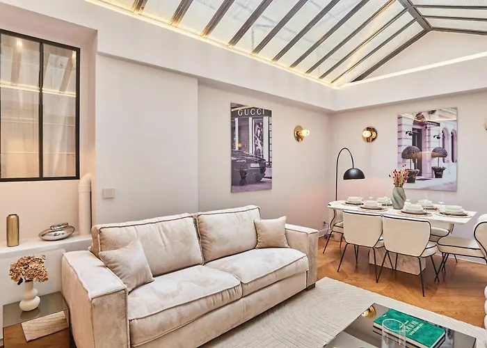 Superb Air-conditioned Flat On The Champs Elysees Paris