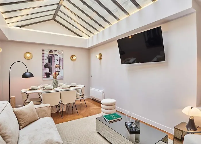Superb Air-conditioned Flat On The Champs Elysees