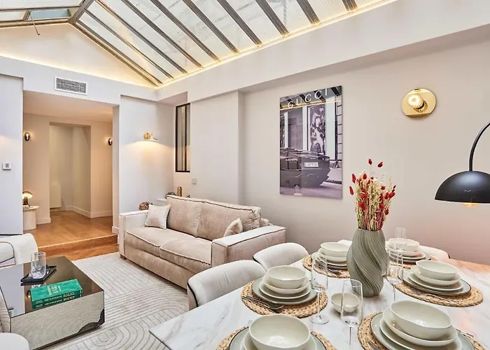 Superb Air-conditioned Flat On The Champs Elysees Appartement